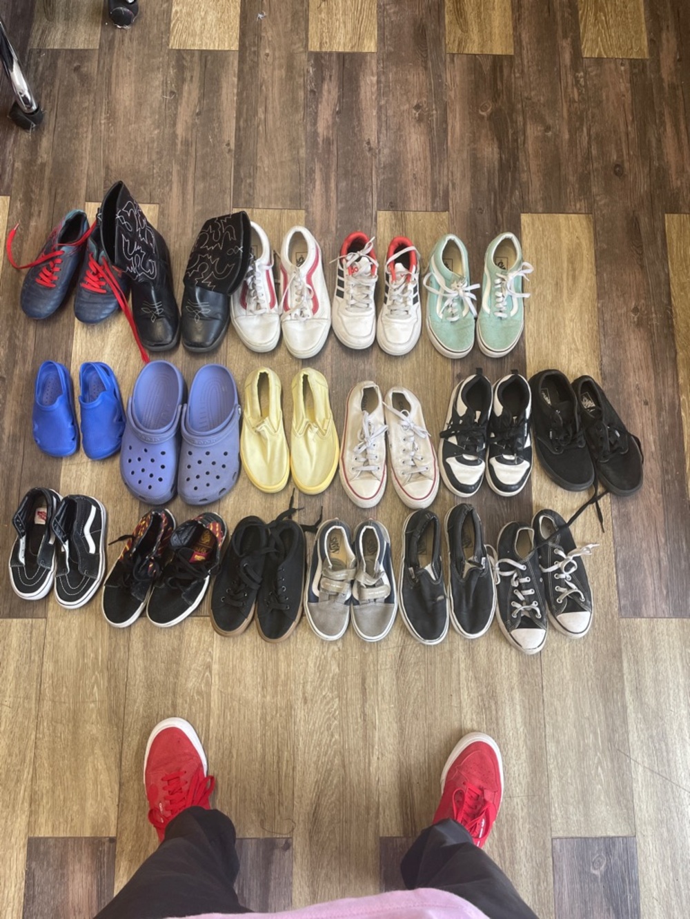 Kids shoe Lot 17 pairs (the shoes very in quality but trying sell them quick)